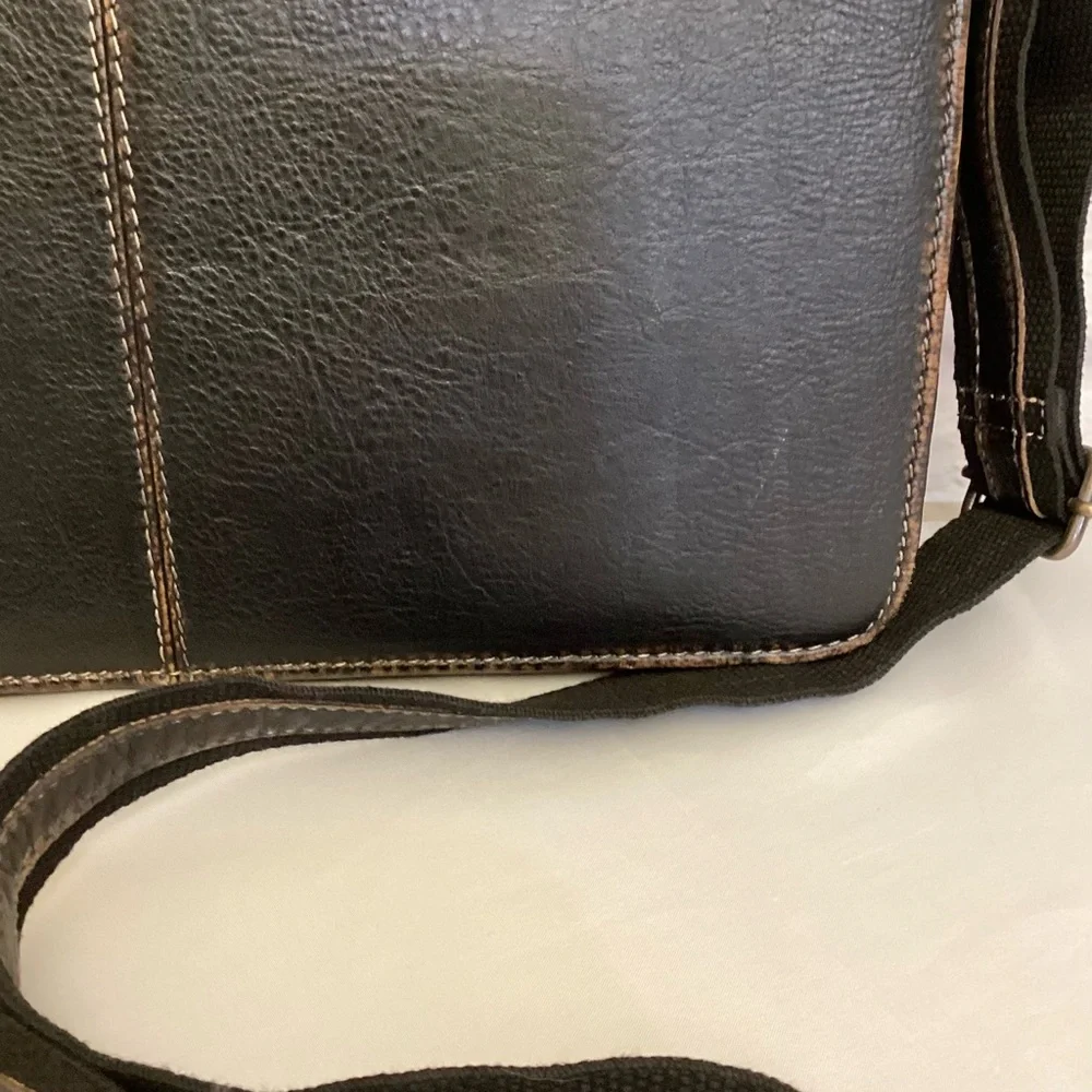 Wilson’s Leather Dark Brown Messenger Bag Laptop Vintage Briefcase Distressed